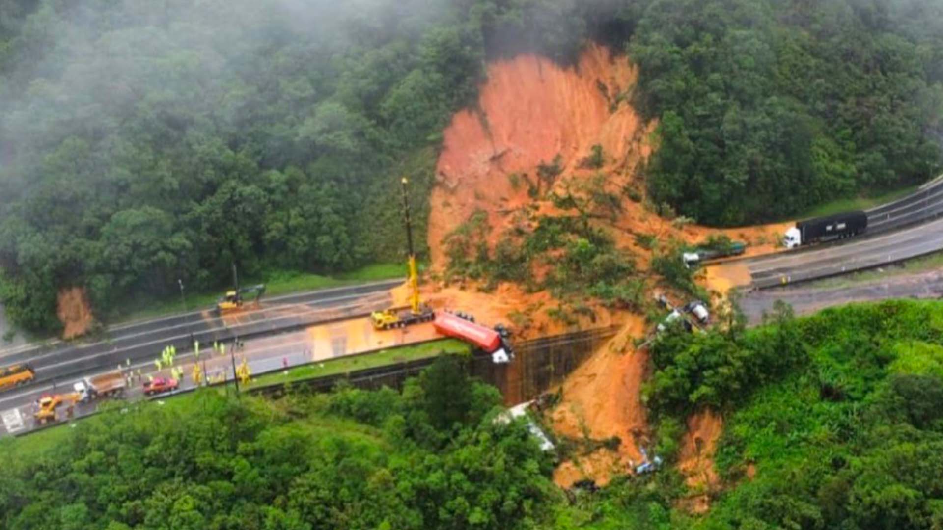 BR 376 segue interditada e tem risco de desmoronar – BR 277 foi liberada -  Trucão Comunicação em Transporte